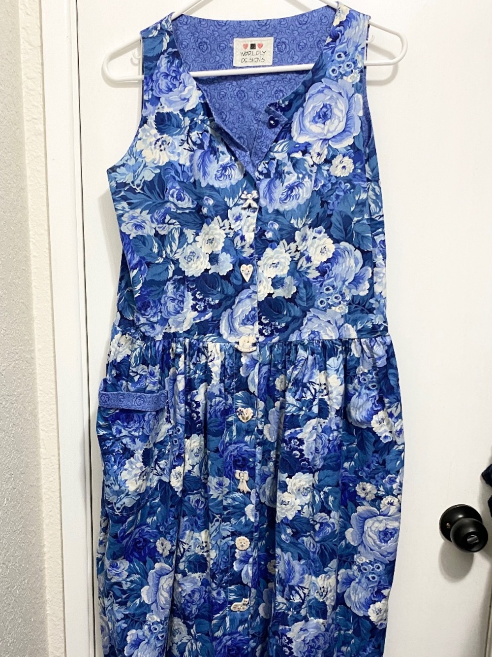 Vintage  Worldly Designs  Size L Women’s Blue Floral Sleeveless  Maxi Dress